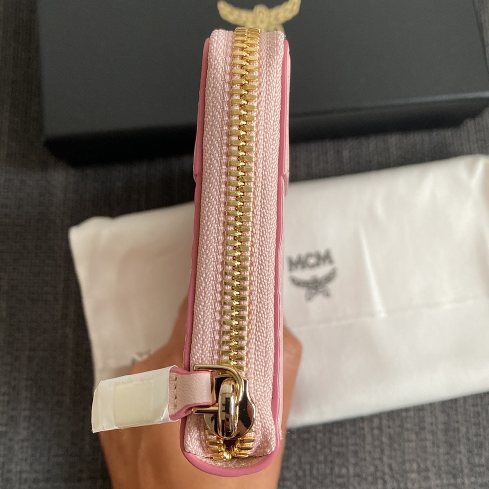 MCM NWT Powder Pink Aren Visetos Zip Around Leather Wallet 8” x 4” - Picture 5 of 12